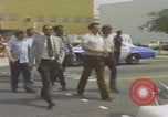Standbild Marsch der Vereinigten Klans von Amerika Mobile Alabama USA, 1977, aus Sekunde 15 historischem Filmmaterial Videoclip 65675079578