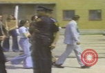 Standbild Marsch der Vereinigten Klans von Amerika Mobile Alabama USA, 1977, aus Sekunde 47 historischem Filmmaterial Videoclip 65675079578