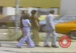 Standbild Marsch der Vereinigten Klans von Amerika Mobile Alabama USA, 1977, aus Sekunde 50 historischem Filmmaterial Videoclip 65675079578