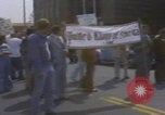 Standbild Marsch der Vereinigten Klans von Amerika Mobile Alabama USA, 1977, aus Sekunde 1 historischem Filmmaterial Videoclip 65675079579