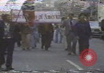 Standbild Demonstranten der United Klans of America in Mobile Alabama Mobile Alabama USA, 1977, aus Sekunde 1 historischem Filmmaterial Videoclip 65675079580