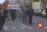 Standbild Demonstranten der United Klans of America in Mobile Alabama Mobile Alabama USA, 1977, aus Sekunde 3 historischem Filmmaterial Videoclip 65675079580