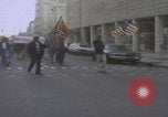 Standbild Demonstranten der United Klans of America in Mobile Alabama Mobile Alabama USA, 1977, aus Sekunde 5 historischem Filmmaterial Videoclip 65675079580