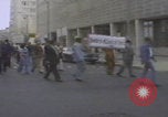 Standbild Demonstranten der United Klans of America in Mobile Alabama Mobile Alabama USA, 1977, aus Sekunde 17 historischem Filmmaterial Videoclip 65675079580
