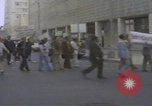 Standbild Demonstranten der United Klans of America in Mobile Alabama Mobile Alabama USA, 1977, aus Sekunde 19 historischem Filmmaterial Videoclip 65675079580