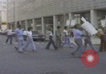 Standbild Demonstranten der United Klans of America in Mobile Alabama Mobile Alabama USA, 1977, aus Sekunde 30 historischem Filmmaterial Videoclip 65675079580