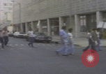 Standbild Demonstranten der United Klans of America in Mobile Alabama Mobile Alabama USA, 1977, aus Sekunde 32 historischem Filmmaterial Videoclip 65675079580
