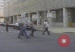Standbild Demonstranten der United Klans of America in Mobile Alabama Mobile Alabama USA, 1977, aus Sekunde 36 historischem Filmmaterial Videoclip 65675079580