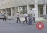 Standbild Demonstranten der United Klans of America in Mobile Alabama Mobile Alabama USA, 1977, aus Sekunde 39 historischem Filmmaterial Videoclip 65675079580