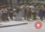 Standbild Demonstranten der United Klans of America in Mobile Alabama Mobile Alabama USA, 1977, aus Sekunde 45 historischem Filmmaterial Videoclip 65675079580