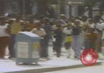 Standbild Demonstranten der United Klans of America in Mobile Alabama Mobile Alabama USA, 1977, aus Sekunde 46 historischem Filmmaterial Videoclip 65675079580
