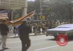 Standbild Demonstranten der United Klans of America in Mobile Alabama Mobile Alabama USA, 1977, aus Sekunde 61 historischem Filmmaterial Videoclip 65675079580