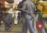 Standbild Demonstranten des United Klans of America marschieren Mobile Alabama USA, 1977, aus Sekunde 4 historischem Filmmaterial Videoclip 65675079581