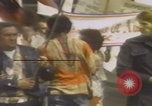 Standbild Demonstranten des United Klans of America marschieren Mobile Alabama USA, 1977, aus Sekunde 7 historischem Filmmaterial Videoclip 65675079581