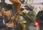 Standbild Demonstranten des United Klans of America marschieren Mobile Alabama USA, 1977, aus Sekunde 10 historischem Filmmaterial Videoclip 65675079581