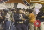 Standbild Demonstranten des United Klans of America marschieren Mobile Alabama USA, 1977, aus Sekunde 13 historischem Filmmaterial Videoclip 65675079581