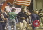 Standbild Demonstranten des United Klans of America marschieren Mobile Alabama USA, 1977, aus Sekunde 18 historischem Filmmaterial Videoclip 65675079581