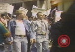 Standbild Demonstranten des United Klans of America marschieren Mobile Alabama USA, 1977, aus Sekunde 22 historischem Filmmaterial Videoclip 65675079581