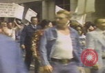 Standbild Demonstranten des United Klans of America marschieren Mobile Alabama USA, 1977, aus Sekunde 24 historischem Filmmaterial Videoclip 65675079581