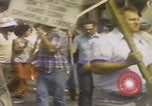 Standbild Demonstranten des United Klans of America marschieren Mobile Alabama USA, 1977, aus Sekunde 33 historischem Filmmaterial Videoclip 65675079581