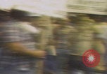 Standbild Demonstranten des United Klans of America marschieren Mobile Alabama USA, 1977, aus Sekunde 38 historischem Filmmaterial Videoclip 65675079581