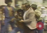 Standbild Demonstranten des United Klans of America marschieren Mobile Alabama USA, 1977, aus Sekunde 42 historischem Filmmaterial Videoclip 65675079581