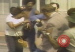 Standbild Demonstranten des United Klans of America marschieren Mobile Alabama USA, 1977, aus Sekunde 43 historischem Filmmaterial Videoclip 65675079581
