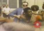 Standbild Demonstranten des United Klans of America marschieren Mobile Alabama USA, 1977, aus Sekunde 44 historischem Filmmaterial Videoclip 65675079581