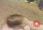 Standbild Demonstranten des United Klans of America marschieren Mobile Alabama USA, 1977, aus Sekunde 46 historischem Filmmaterial Videoclip 65675079581