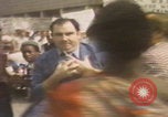 Standbild Demonstranten des United Klans of America marschieren Mobile Alabama USA, 1977, aus Sekunde 49 historischem Filmmaterial Videoclip 65675079581