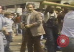 Standbild Demonstranten des United Klans of America marschieren Mobile Alabama USA, 1977, aus Sekunde 55 historischem Filmmaterial Videoclip 65675079581