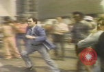 Standbild Demonstranten des United Klans of America marschieren Mobile Alabama USA, 1977, aus Sekunde 60 historischem Filmmaterial Videoclip 65675079581