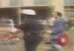 Standbild Demonstranten des United Klans of America marschieren Mobile Alabama USA, 1977, aus Sekunde 61 historischem Filmmaterial Videoclip 65675079581