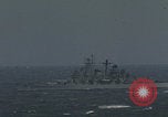 Standbild US-Flugzeugträger-Zerstörer segeln Japanisches Meer, 1968, aus Sekunde 16 historischem Filmmaterial Videoclip 65675079583