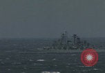 Standbild US-Flugzeugträger-Zerstörer segeln Japanisches Meer, 1968, aus Sekunde 21 historischem Filmmaterial Videoclip 65675079583