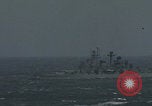 Standbild US-Flugzeugträger-Zerstörer segeln Japanisches Meer, 1968, aus Sekunde 27 historischem Filmmaterial Videoclip 65675079583