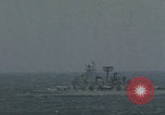 Standbild US-Flugzeugträger-Zerstörer segeln Japanisches Meer, 1968, aus Sekunde 29 historischem Filmmaterial Videoclip 65675079583