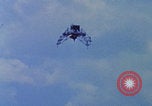 Immagine di LLVR-1 si schianta sulla Ellington AFB Houston Texas USA, 1968, secondo 35 filmato di repertorio 65675079602