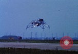 Immagine di LLVR-1 si schianta sulla Ellington AFB Houston Texas USA, 1968, secondo 50 filmato di repertorio 65675079602
