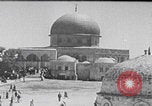 Standbild Islamische Prozession Felsendom Jerusalem Jerusalem Palästina, 1941, aus Sekunde 43 historischem Filmmaterial Videoclip 65675079615