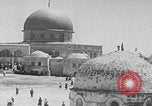 Standbild Islamische Prozession Felsendom Jerusalem Jerusalem Palästina, 1941, aus Sekunde 46 historischem Filmmaterial Videoclip 65675079615