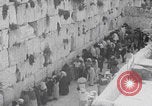Standbild Islamische Prozession Felsendom Jerusalem Jerusalem Palästina, 1941, aus Sekunde 62 historischem Filmmaterial Videoclip 65675079615