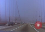 Immagine di Guida sul Golden Gate Bridge di San Francisco San Francisco California USA, 1969, secondo 10 filmato di repertorio 65675079620