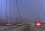 Immagine di Guida sul Golden Gate Bridge di San Francisco San Francisco California USA, 1969, secondo 11 filmato di repertorio 65675079620