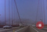 Immagine di Guida sul Golden Gate Bridge di San Francisco San Francisco California USA, 1969, secondo 12 filmato di repertorio 65675079620