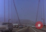 Immagine di Guida sul Golden Gate Bridge di San Francisco San Francisco California USA, 1969, secondo 13 filmato di repertorio 65675079620