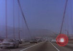 Immagine di Guida sul Golden Gate Bridge di San Francisco San Francisco California USA, 1969, secondo 15 filmato di repertorio 65675079620