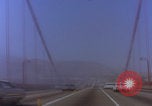 Immagine di Guida sul Golden Gate Bridge di San Francisco San Francisco California USA, 1969, secondo 16 filmato di repertorio 65675079620