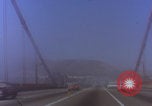 Immagine di Guida sul Golden Gate Bridge di San Francisco San Francisco California USA, 1969, secondo 18 filmato di repertorio 65675079620