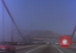 Immagine di Guida sul Golden Gate Bridge di San Francisco San Francisco California USA, 1969, secondo 19 filmato di repertorio 65675079620